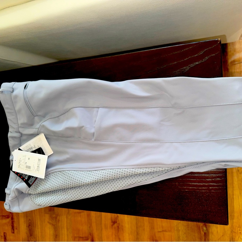 NWT- Grey Pikeur Full Grip Tessa 84 EUR/30L US breeches w/cellphone pocket